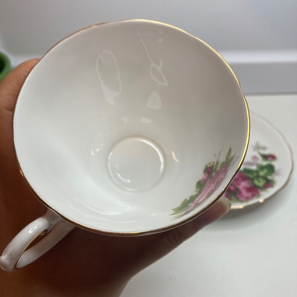 Tuscan/Royal Tuscan MOSS ROSE Cup & Saucer Set C9612 Bone China GREAT CONDITION - Picture 6 of 12